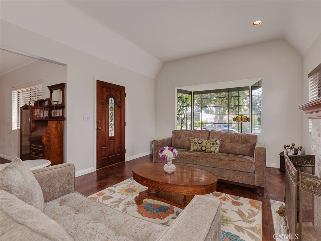 Photo for 1341 RAYMOND Avenue, Glendale, CA 91201 - Listing #SR-19221422 1341 RAYMOND Avenue, Glendale, CA 91201