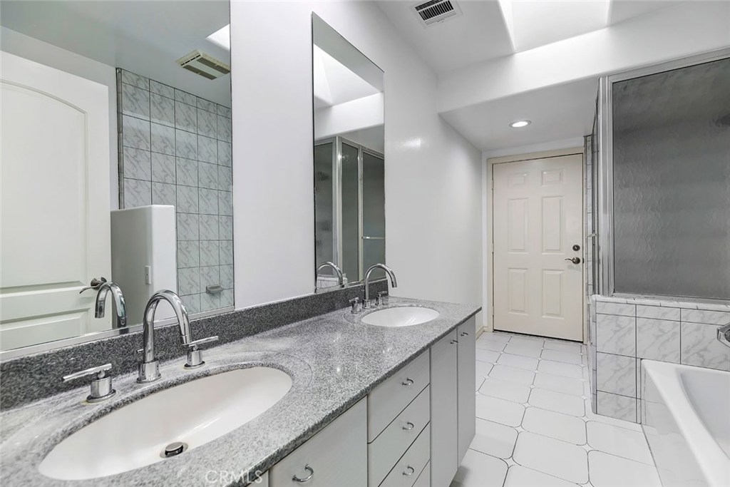 Photo for 648 ROBIN GLEN Drive, Glendale, CA 91202 - Listing #SR-19227329 648 ROBIN GLEN Drive, Glendale, CA 91202
