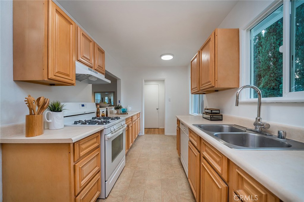 Photo for 6916 Beckett Street, Tujunga, CA 91042 - Listing #SR-19276702 6916 Beckett Street, Tujunga, CA 91042