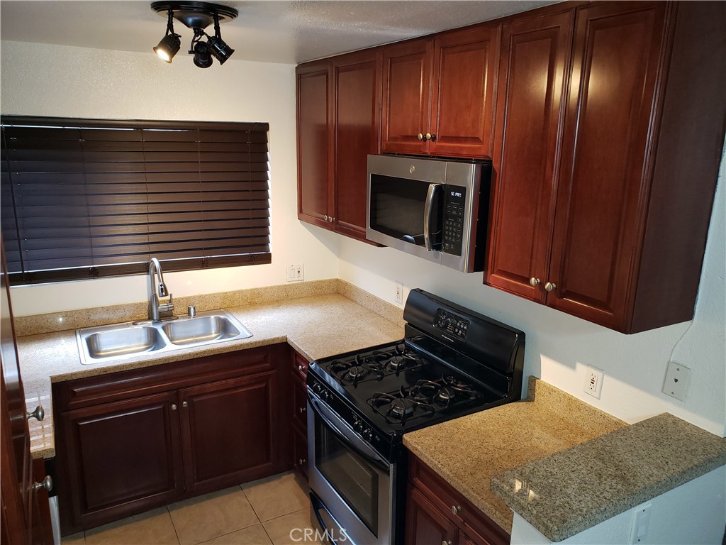 Photo for 5525 Canoga Avenue, 219, Woodland Hills, CA 91367 - Listing #SR-19278251 5525 Canoga Avenue, 219, Woodland Hills, CA 91367