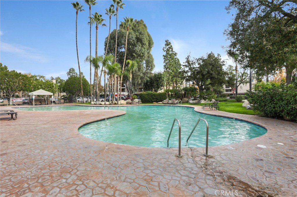 Photo for 5545 Canoga Avenue, 222, Woodland Hills, CA 91367 - Listing #SR-19281443 5545 Canoga Avenue, 222, Woodland Hills, CA 91367