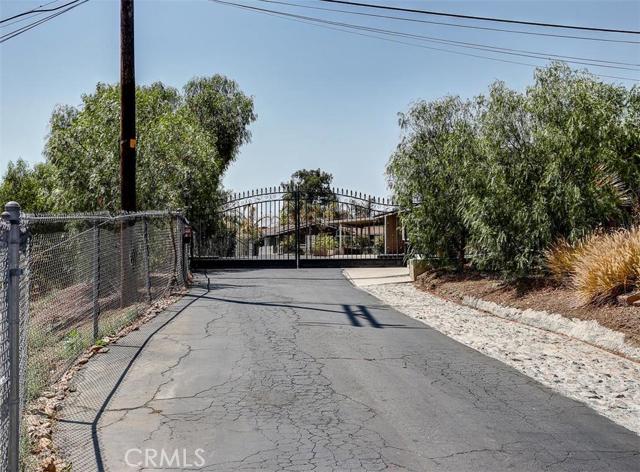15541 SIERRA HIGHWAY, CANYON COUNTRY, CA 91390