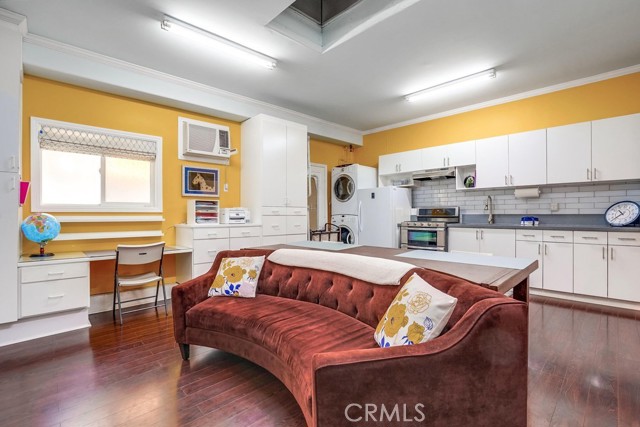 5 Bed Home for Sale in Valley Village, California
