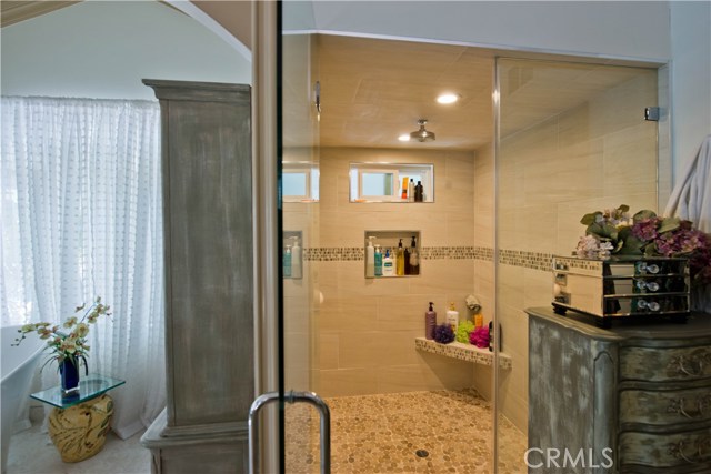 4 Bed Home for Sale in Lake Balboa, California