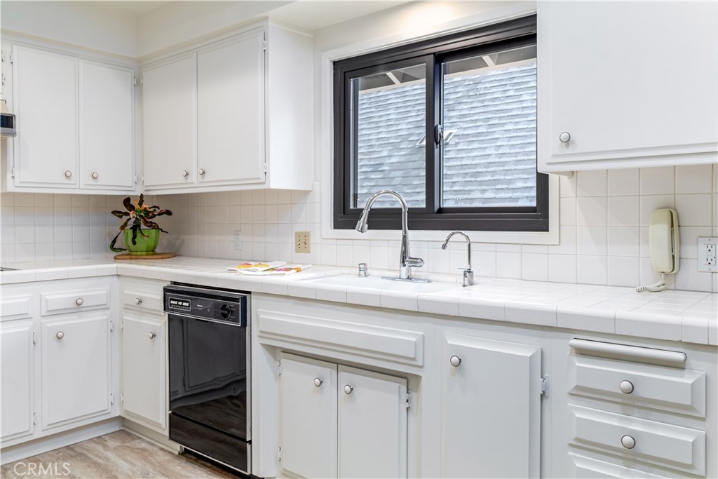 Photo for 1422 N CENTRAL Avenue, 8, Glendale, CA 91202 - Listing #SR-19243085 1422 N CENTRAL Avenue, 8, Glendale, CA 91202