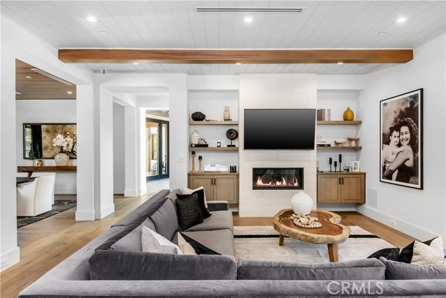 5 Bed Home for Sale in Encino, California