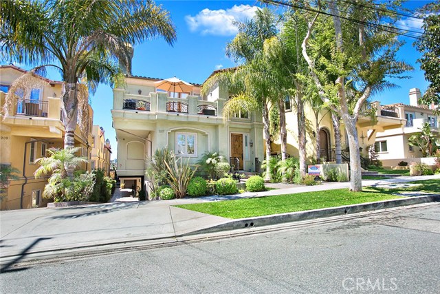 237 Irena Avenue, Redondo Beach, California 90277, 4 Bedrooms Bedrooms, ,3 BathroomsBathrooms,Residential,Sold,Irena,SR17073168