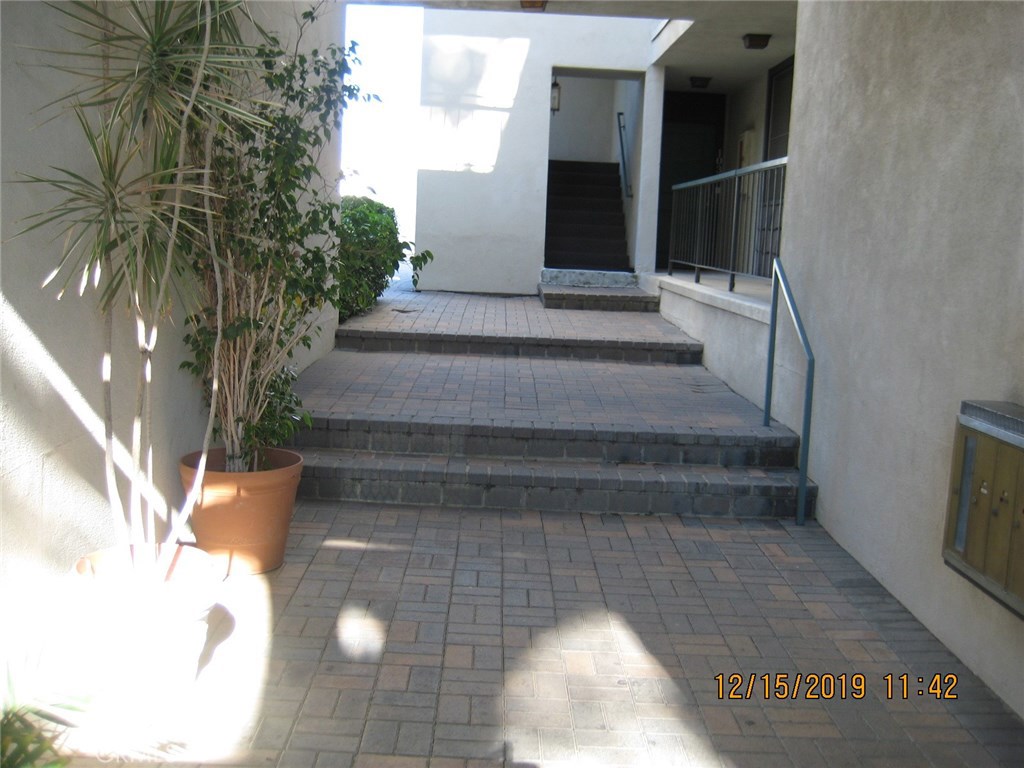 Photo for 22041 Costanso Street, 201, Woodland Hills, CA 91364 - Listing #SR-19275876 22041 Costanso Street, 201, Woodland Hills, CA 91364