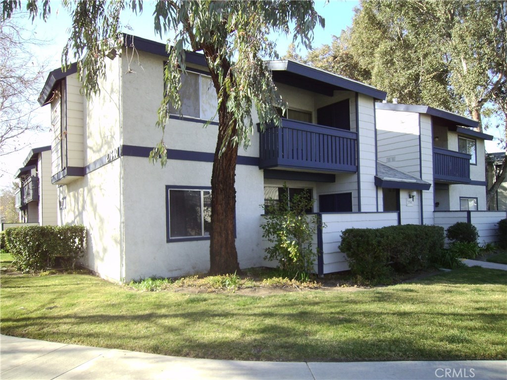 Photo of 27640 SUSAN BETH WAY #D, Saugus, CA 91350