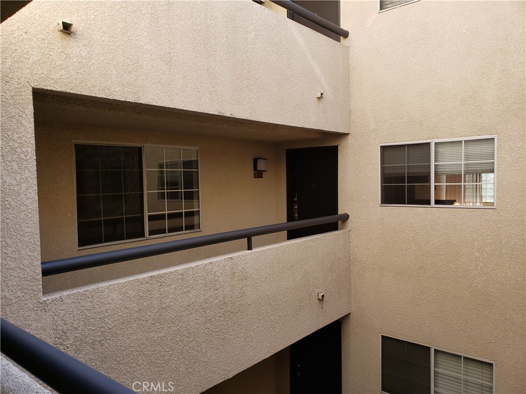 Photo for 5525 Canoga Avenue, 219, Woodland Hills, CA 91367 - Listing #SR-19278251 5525 Canoga Avenue, 219, Woodland Hills, CA 91367