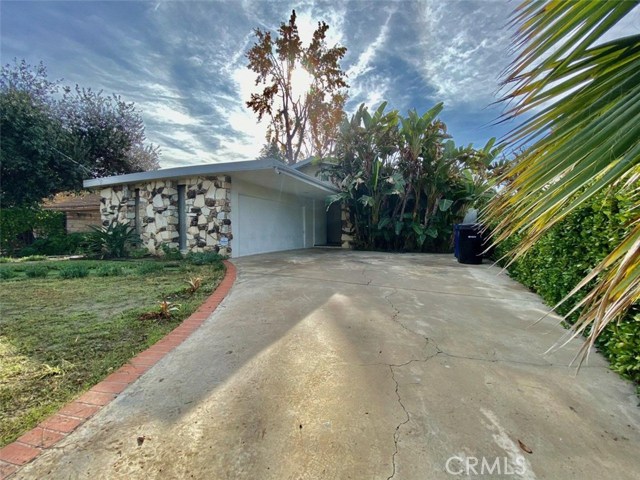 Photo of 22834 Burbank Boulevard, Woodland Hills, CA 91367