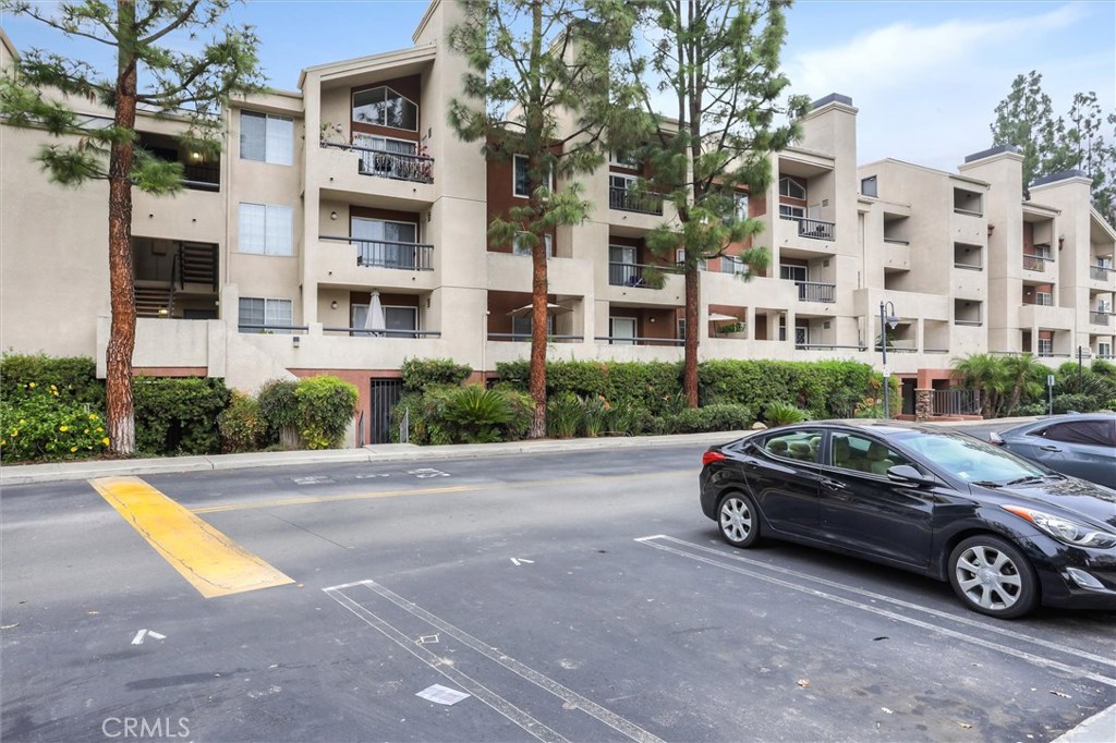 Photo for 5545 Canoga Avenue, 222, Woodland Hills, CA 91367 - Listing #SR-19281443 5545 Canoga Avenue, 222, Woodland Hills, CA 91367