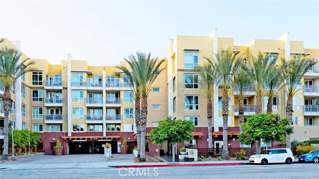 Photo of 21301 Erwin Street #202, Woodland Hills, CA 91367