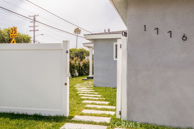 1776 Voorhees Avenue, Manhattan Beach, California 90266, 3 Bedrooms Bedrooms, ,2 BathroomsBathrooms,Residential,Sold,Voorhees,SR20003791