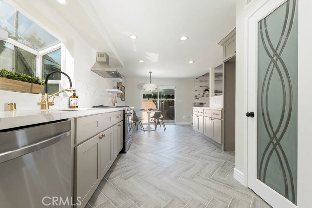 2507 Inglewood Avenue, Redondo Beach, California 90278, 4 Bedrooms Bedrooms, ,2 BathroomsBathrooms,Residential,Sold,Inglewood,SR20037537