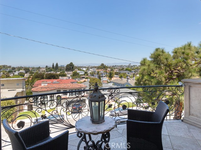 906 9th Street, Manhattan Beach, California 90266, 6 Bedrooms Bedrooms, ,7 BathroomsBathrooms,Residential,Sold,9th,SR20169119