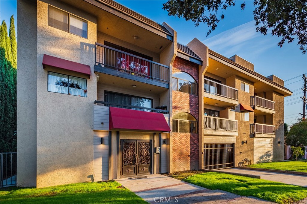 Photo for 1020 DAVIS Avenue, 105, Glendale, CA 91201 - Listing #SR-19270214 1020 DAVIS Avenue, 105, Glendale, CA 91201