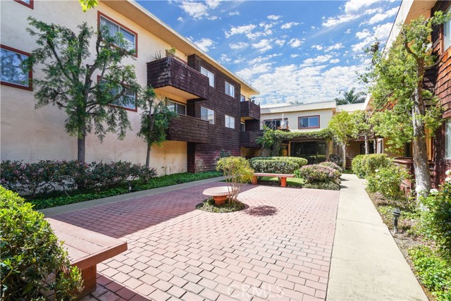 1 Bed Home for Sale in Encino, California
