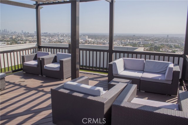 7250 Franklin Avenue #401