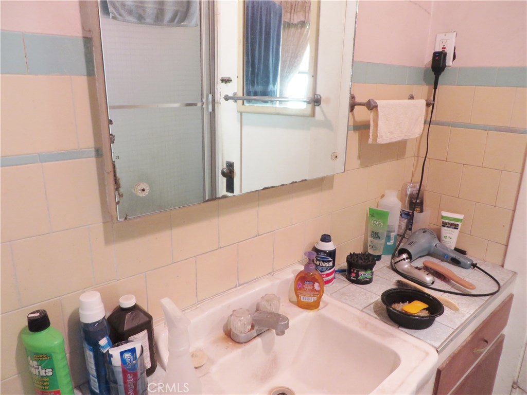 Photo for 1065 ALLEN Avenue, Glendale, CA 91201 - Listing #SR-19253303 1065 ALLEN Avenue, Glendale, CA 91201