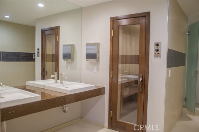 7250 Franklin Avenue #401
