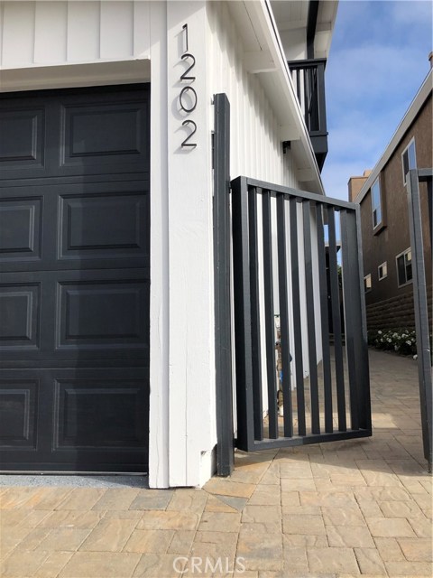 1202 20th Place, Hermosa Beach, California 90254, 2 Bedrooms Bedrooms, ,1 BathroomBathrooms,Residential,Sold,20th,SR19185438