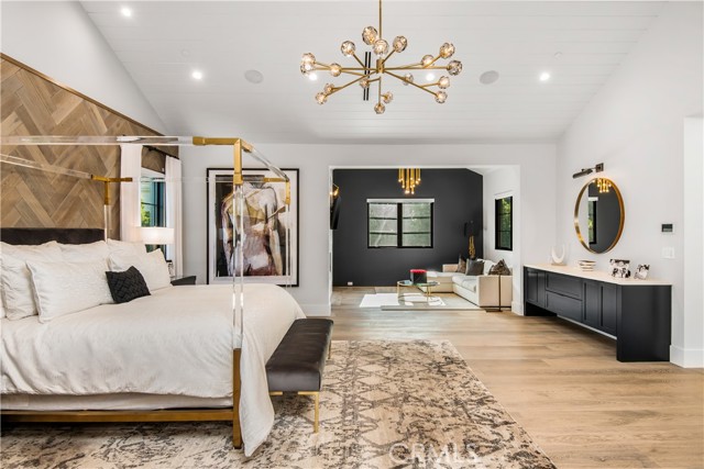 5 Bed Home for Sale in Encino, California