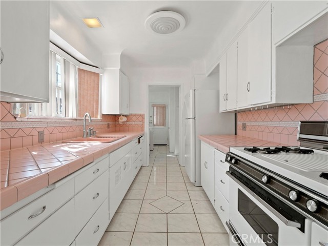 3 Bed Home for Sale in Leimert Park, California