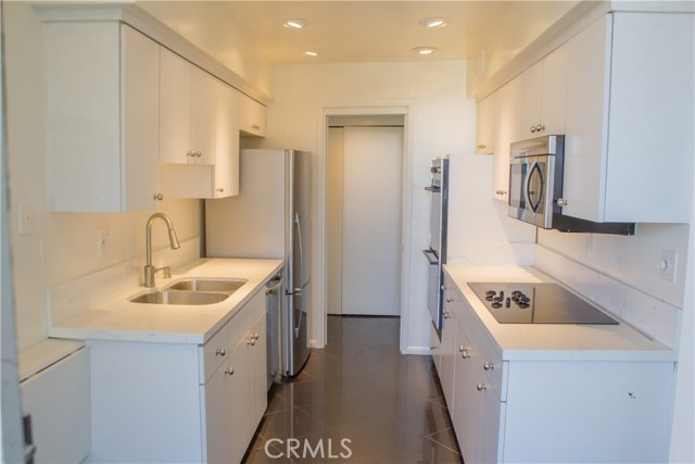 7250 Franklin Avenue #401