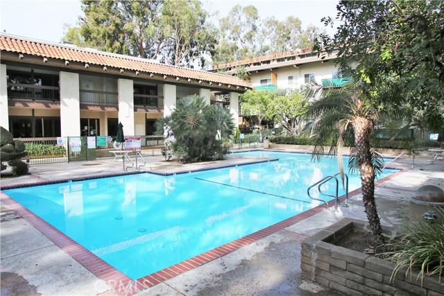 1 Bed Home for Sale in Encino, California