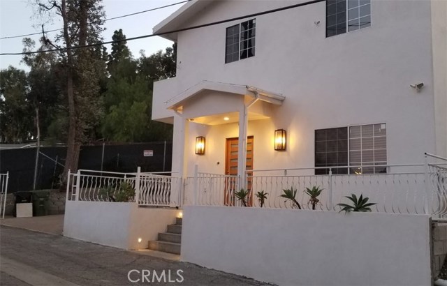 Photo of 24336 Crestlawn Street, Woodland Hills, CA 91367