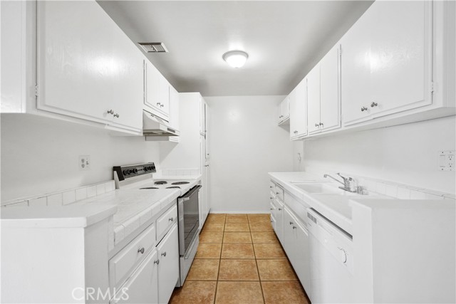 1 Bed Home for Sale in Encino, California