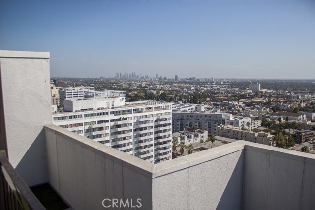 7250 Franklin Avenue #401