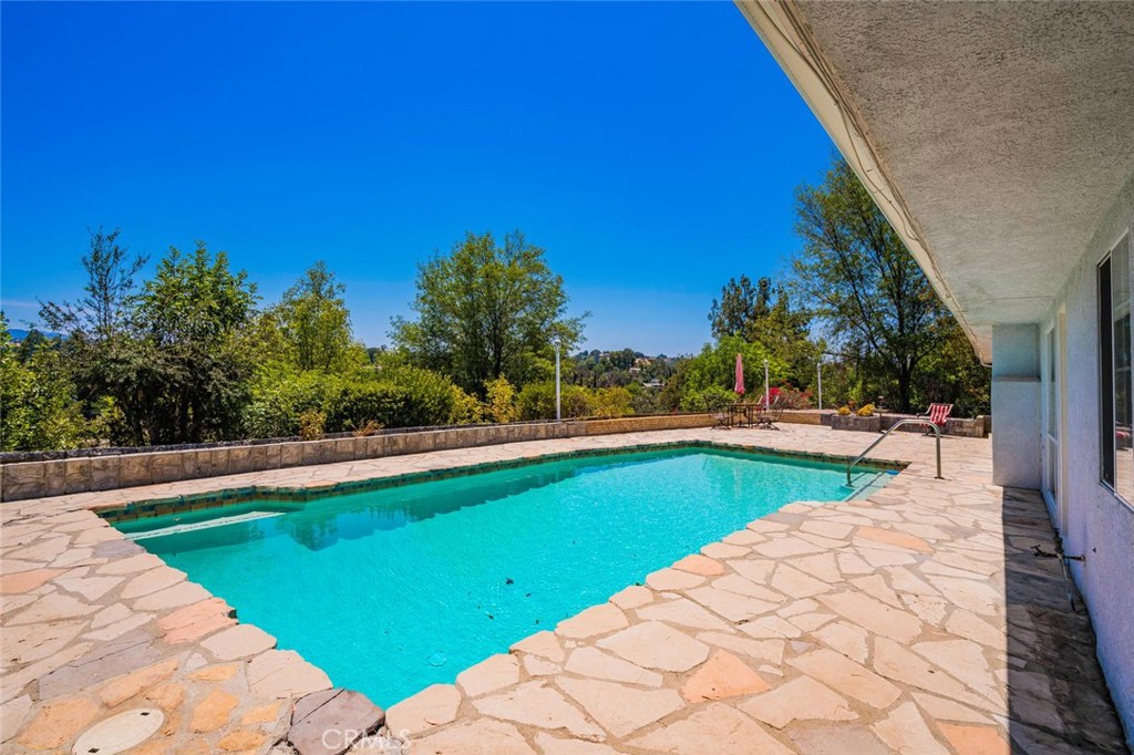 Photo for 5545 Ostin Avenue, Woodland Hills, CA 91367 - Listing #SR-19232071 5545 Ostin Avenue, Woodland Hills, CA 91367