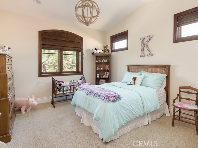 Large upper bedroom with lots of windows.