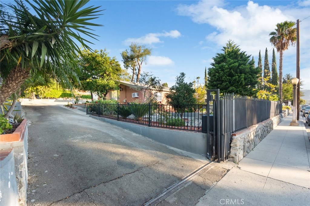 Photo for 10446 COMMERCE Avenue, Tujunga, CA 91042 - Listing #SR-19264417 10446 COMMERCE Avenue, Tujunga, CA 91042