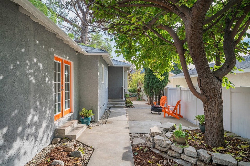 Photo for 6916 Beckett Street, Tujunga, CA 91042 - Listing #SR-19276702 6916 Beckett Street, Tujunga, CA 91042