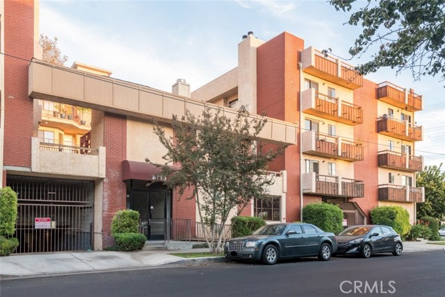 Detail Gallery Image 1 of 1 For 8710 Independence Ave #205,  Canoga Park,  CA 91304 - 2 Beds | 2 Baths