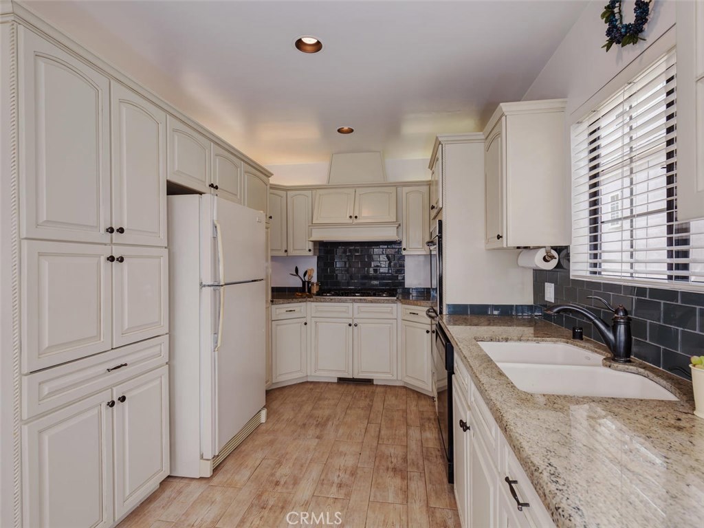 Photo for 1341 RAYMOND Avenue, Glendale, CA 91201 - Listing #SR-19221422 1341 RAYMOND Avenue, Glendale, CA 91201