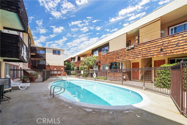 1 Bed Home for Sale in Encino, California