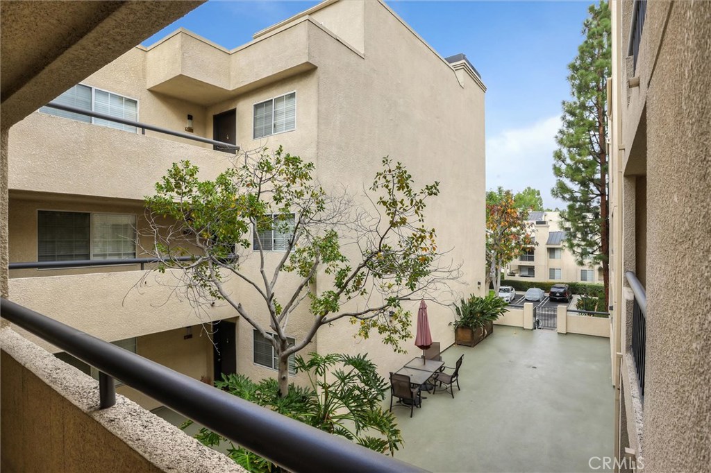 Photo for 5545 Canoga Avenue, 222, Woodland Hills, CA 91367 - Listing #SR-19281443 5545 Canoga Avenue, 222, Woodland Hills, CA 91367