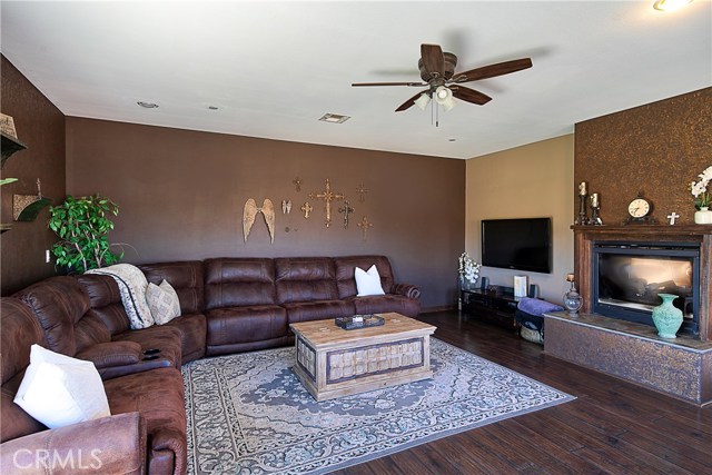 3 Bed Home for Sale in Agua Dulce, California