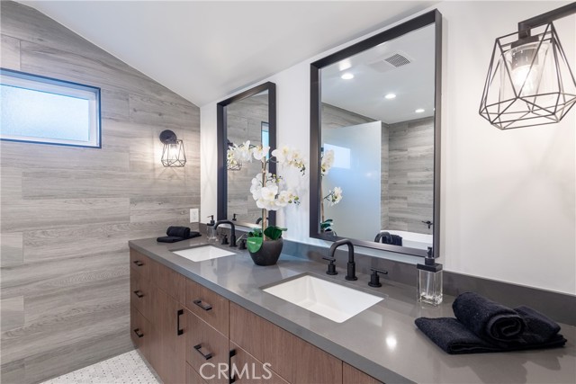 4 Bed Home for Sale in Encino, California