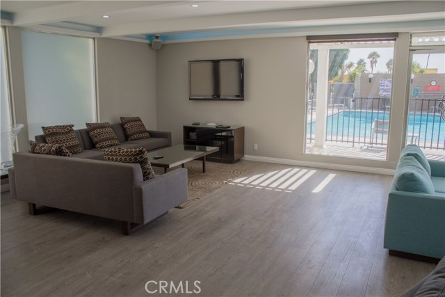7250 Franklin Avenue #401