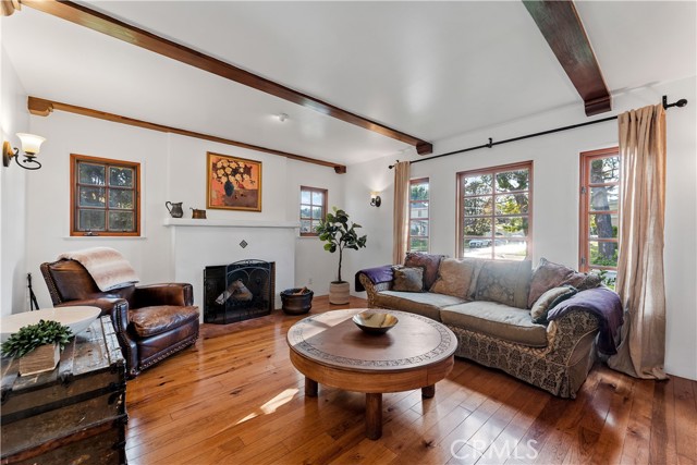 5 Bed Home for Sale in Studio City, California