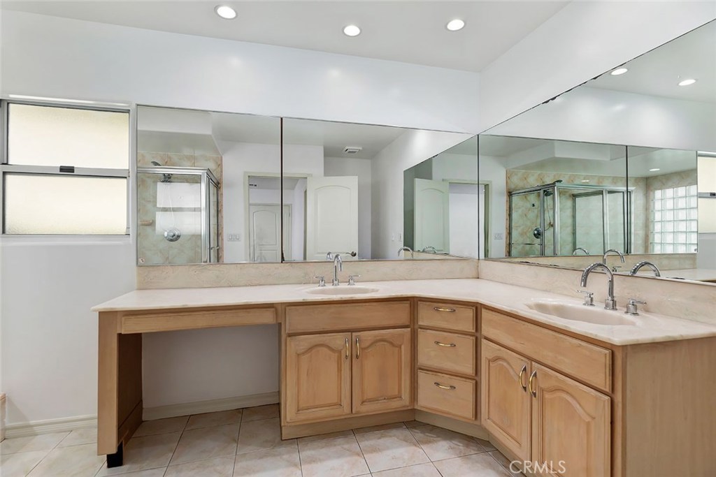 Photo for 648 ROBIN GLEN Drive, Glendale, CA 91202 - Listing #SR-19227329 648 ROBIN GLEN Drive, Glendale, CA 91202