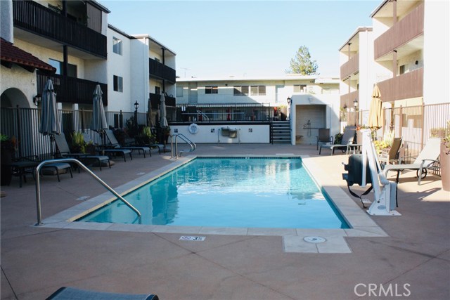 1 Bed Home for Sale in Encino, California