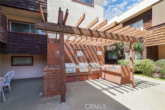 1 Bed Home for Sale in Encino, California