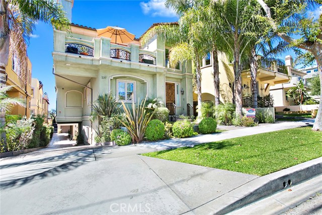 237 Irena Avenue, Redondo Beach, California 90277, 4 Bedrooms Bedrooms, ,3 BathroomsBathrooms,Residential,Sold,Irena,SR17073168