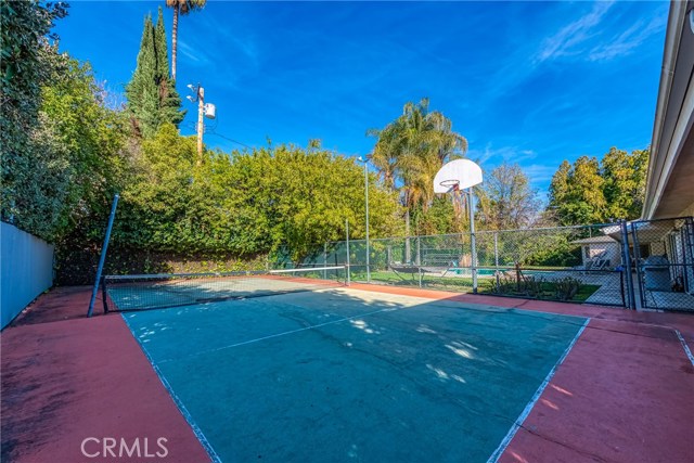5 Bed Home for Sale in Encino, California